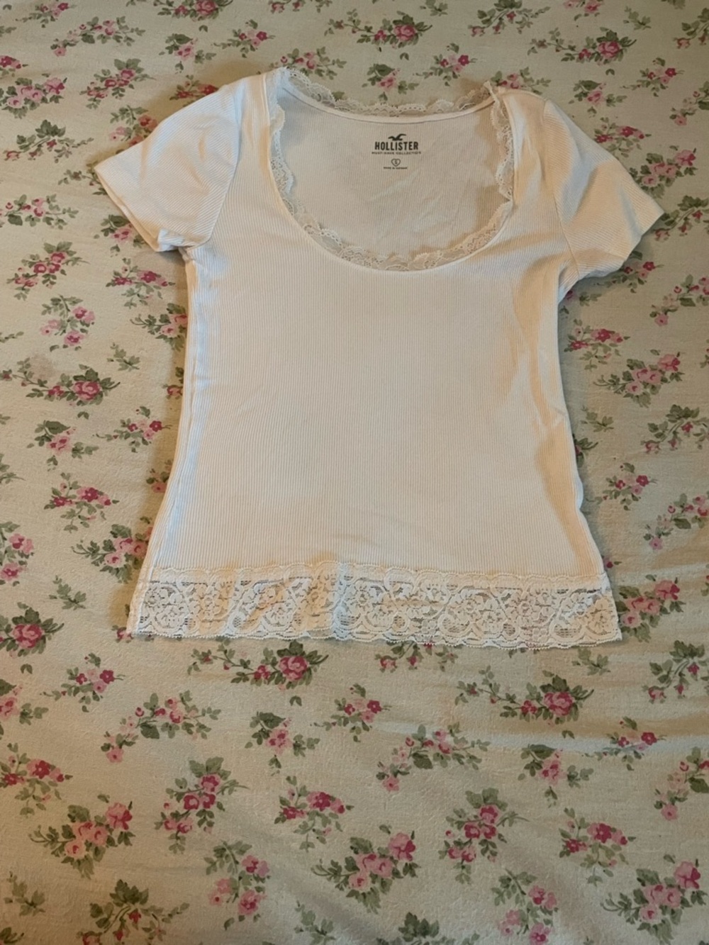 Hollister Women’s White Lace-Trim Scoop Neck Tee